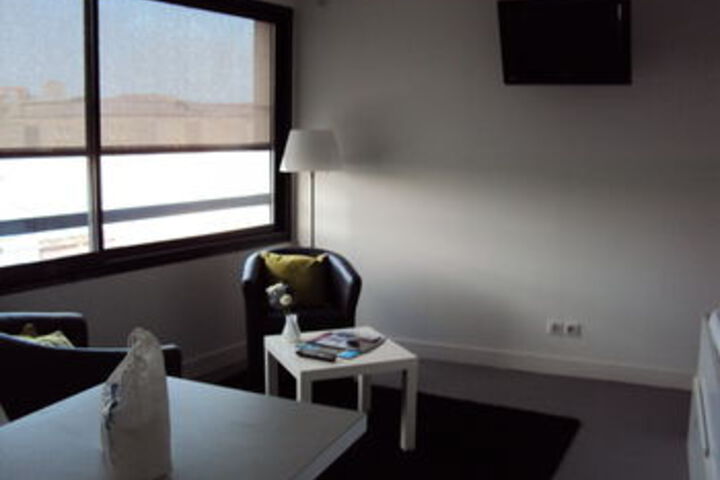 Room 7 of 12