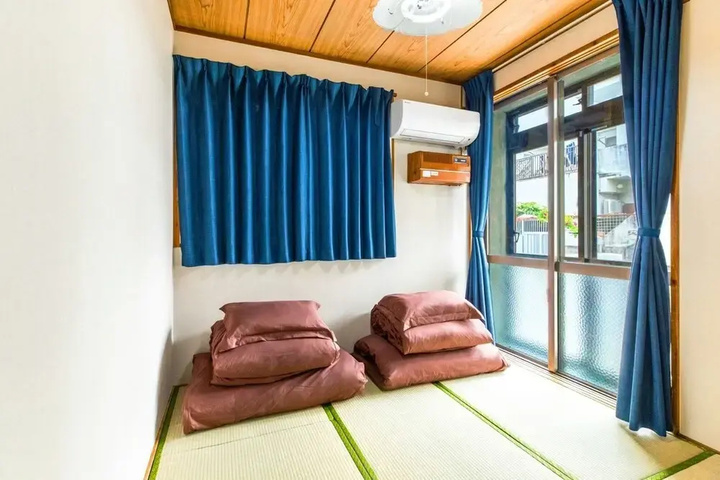 Room 4 of 12