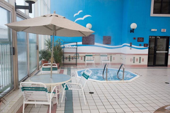 Indoor spa tub