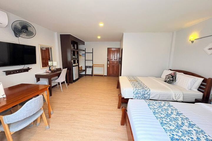 Room 27 of 211