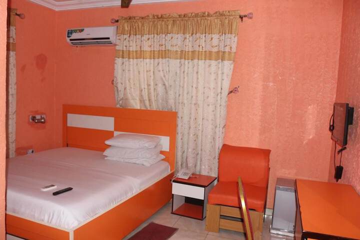 Room 9 of 19