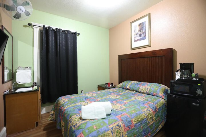 Room 34 of 53