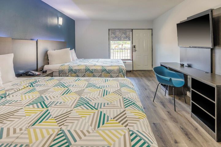 Room 28 of 62