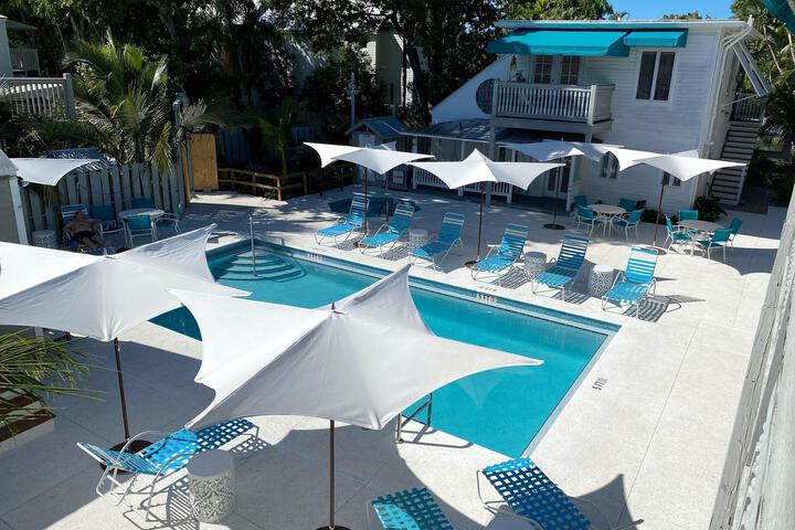 Pool 33 of 44