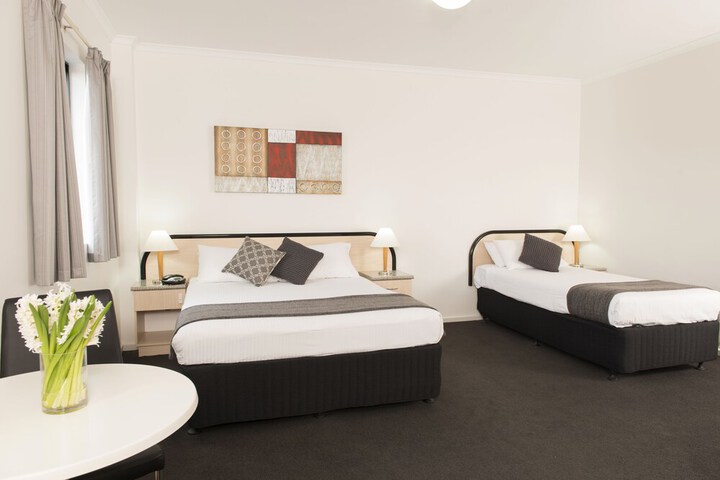 Room 10 of 27