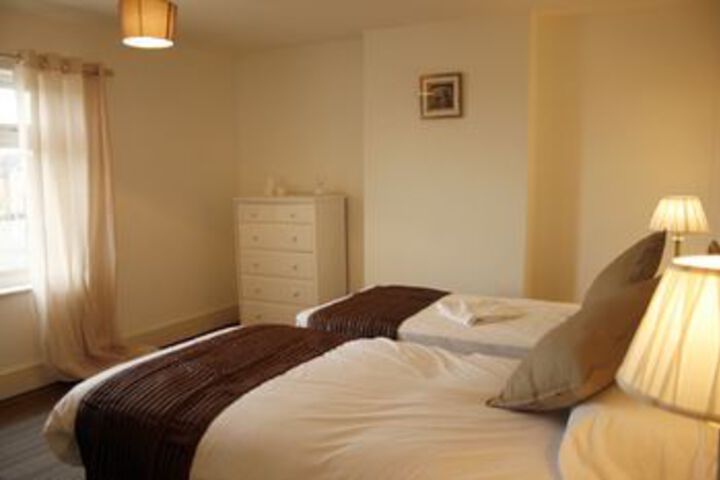 Room 6 of 16