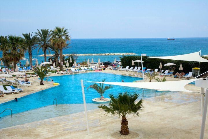 Pool 42 of 77