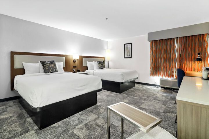 2 Double Beds (17 of 25)