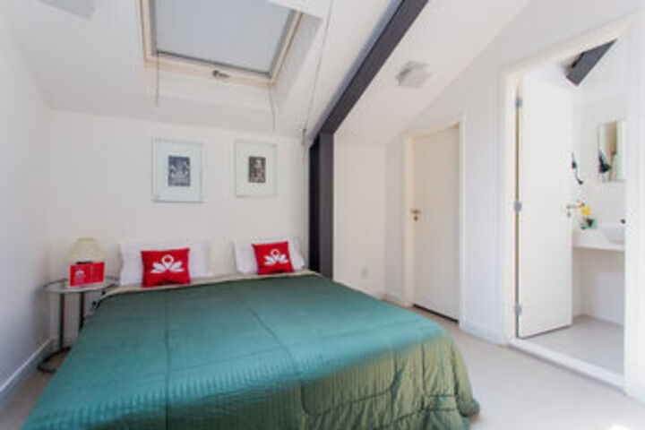 Room 20 of 34