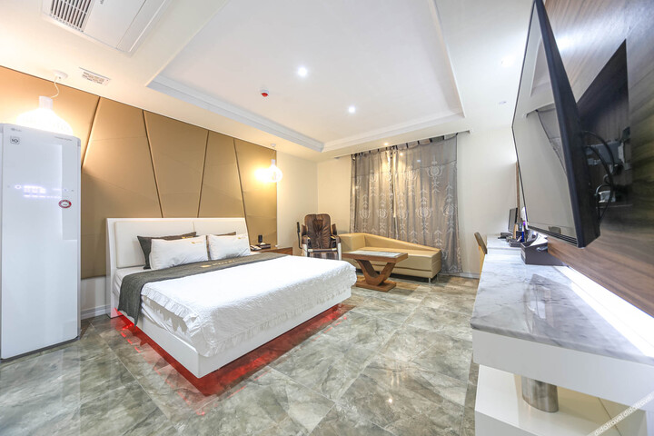 Room 16 of 88