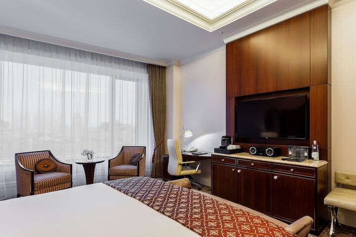 Room 5 of 130