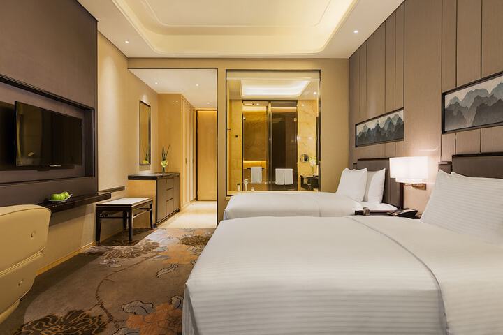 Room 10 of 42