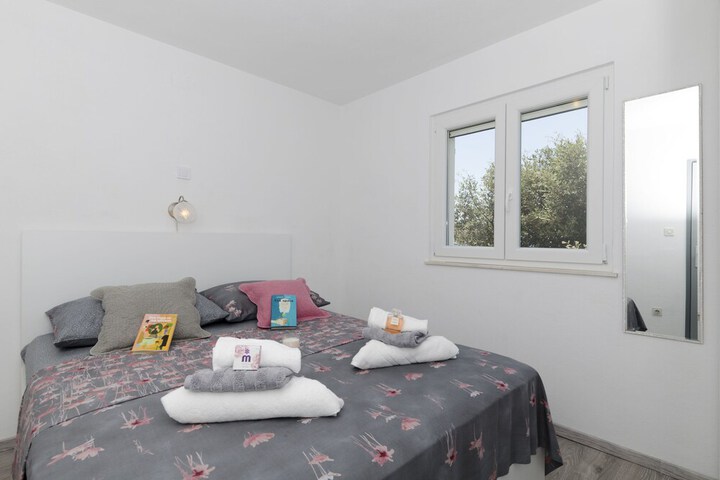 Room 3 of 7