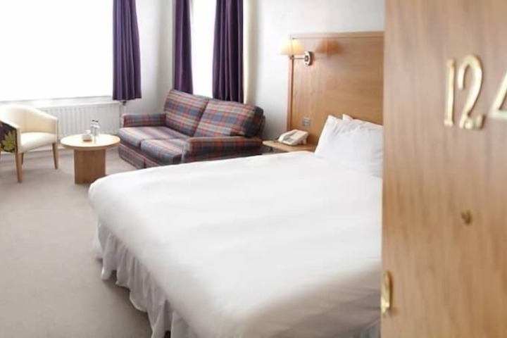 Room 28 of 116