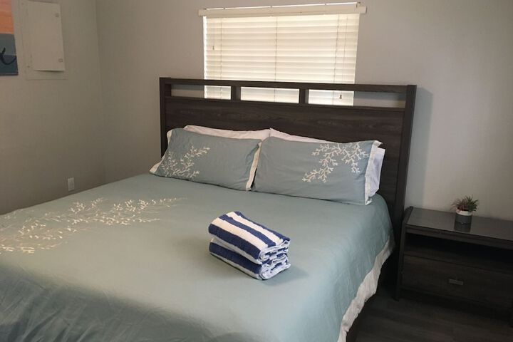 Room 4 of 25