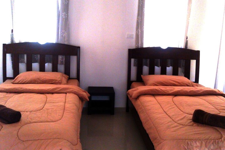 Room 10 of 37