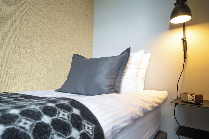 Room 44 of 179