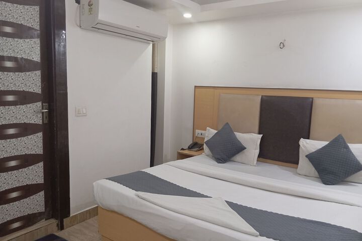 Room 4 of 33