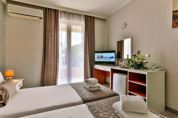Room 5 of 19