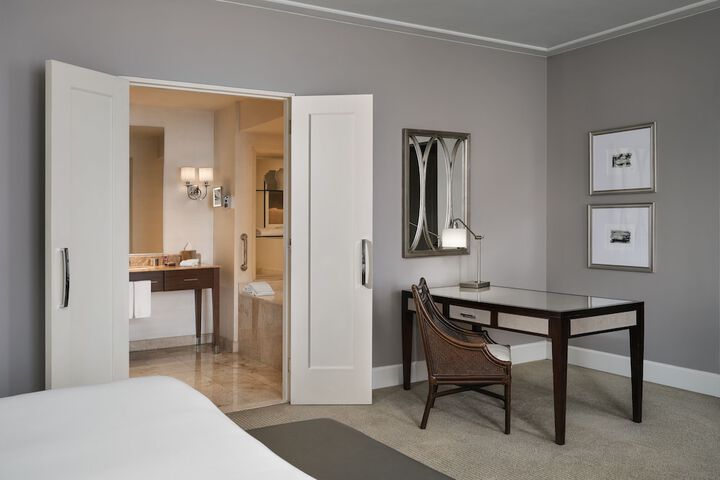 Room 9 of 160