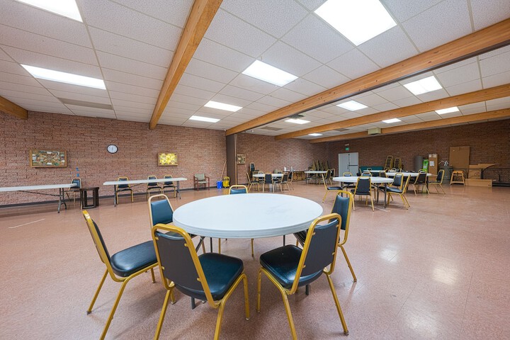 Ballroom/Hall 98 of 108