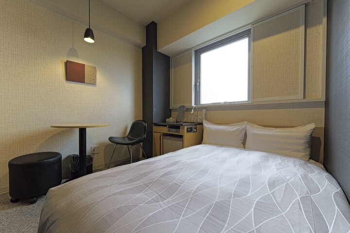 Room 8 of 40