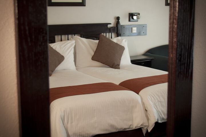 Room 9 of 37