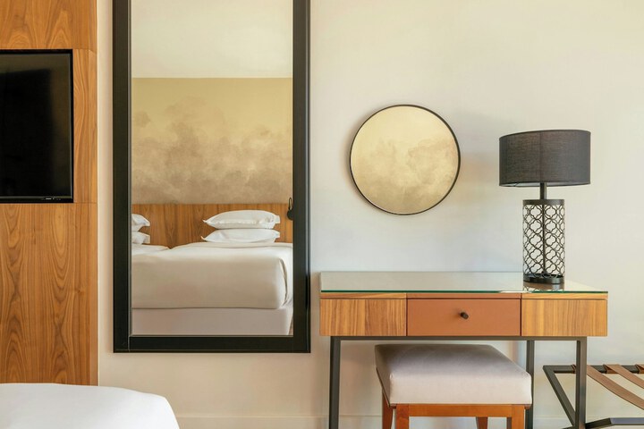 Room 34 of 61