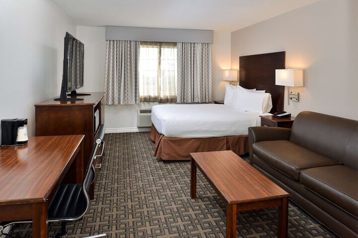 1 Queen Bed Second Floor Sofa Bed Sitting Area Work Desk WiFi Full Breakfast (11 of 19)