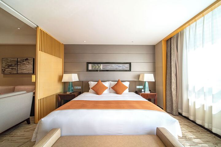 Room 30 of 90