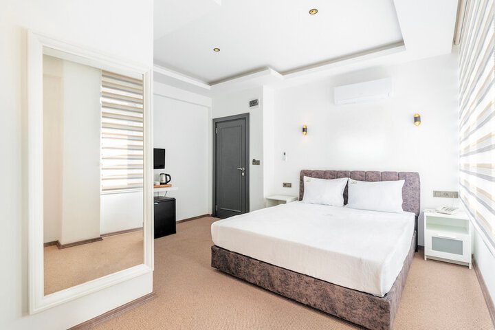 Room 21 of 47