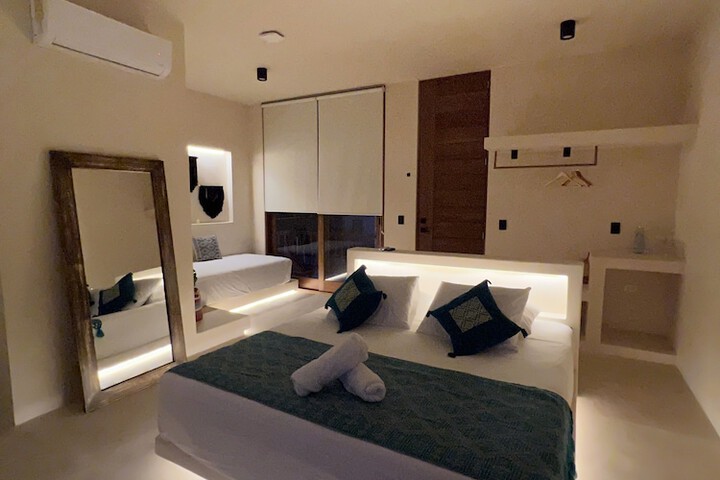 Room 18 of 90