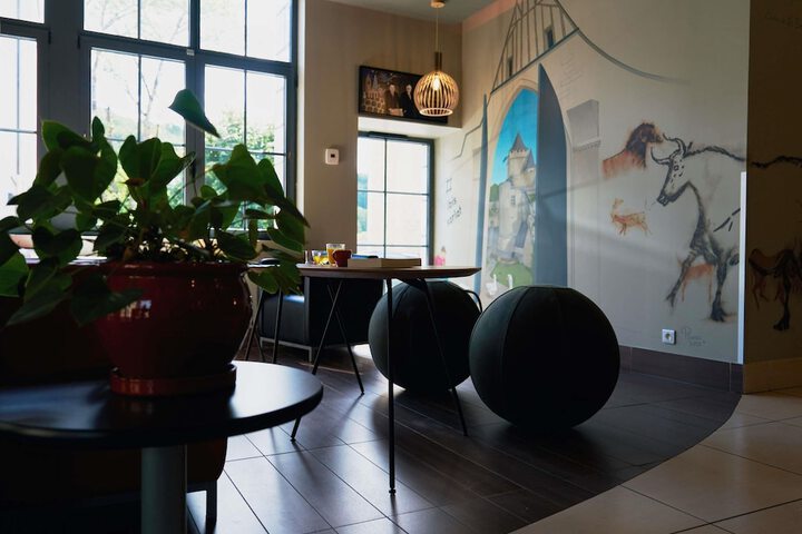 Lounge 47 of 62