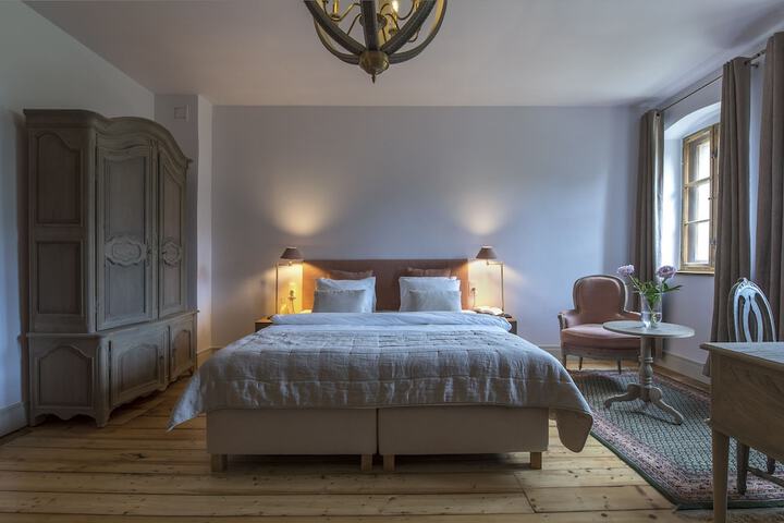 Room 45 of 95