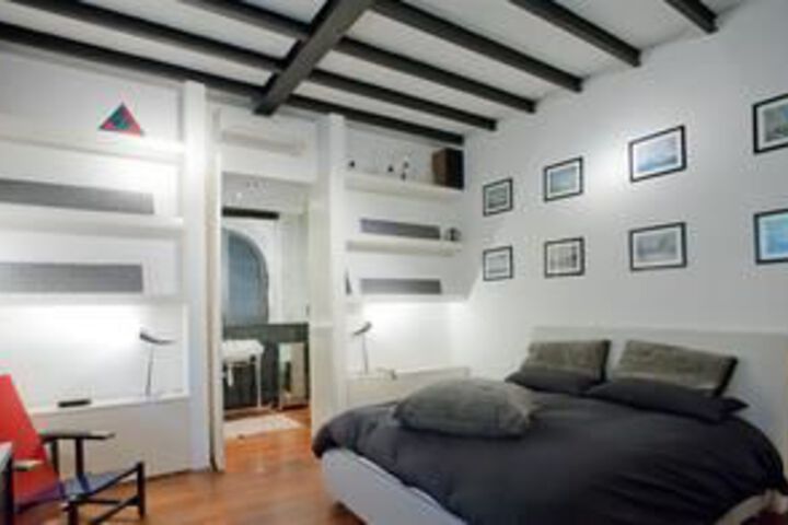 Room 8 of 18
