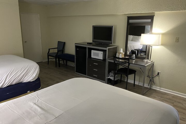 2 Queen Beds (8 of 41)