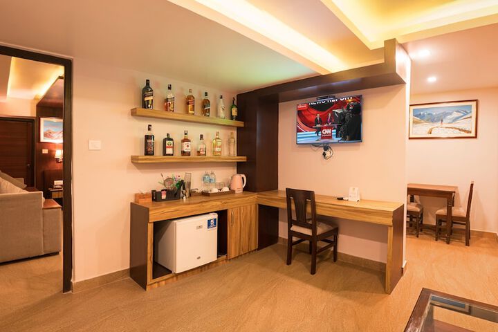 Lounge 54 of 116