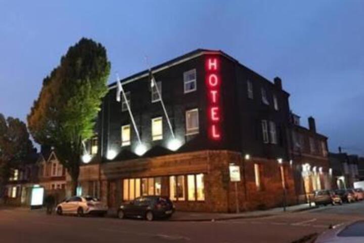 Hotels 24-7 - The Old Victoria Hotel