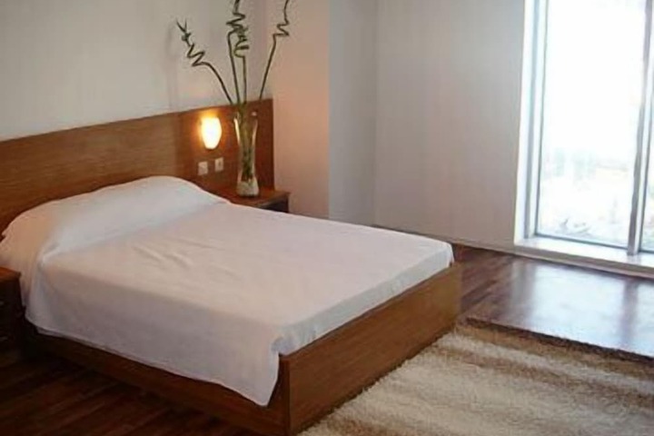 Room 7 of 18