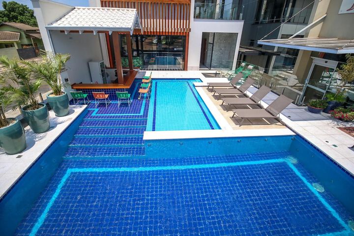 Pool 32 of 60