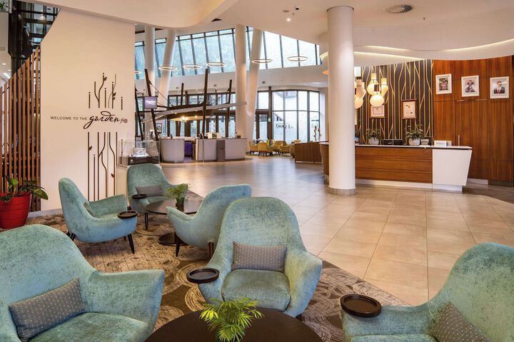 Entrance & Lobby