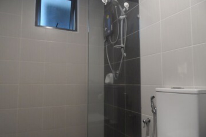 Room 2 of 32