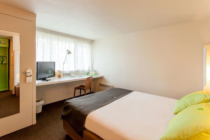 Room 8 of 32