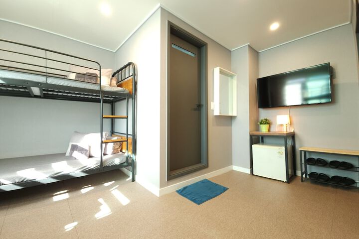 Room 6 of 58