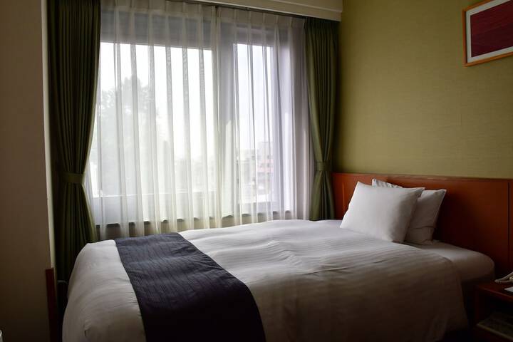 Room 13 of 36