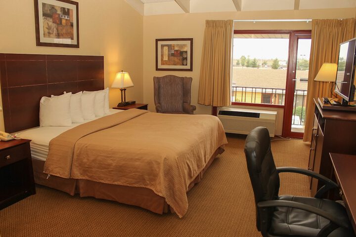 1 King Bed (1 of 13)