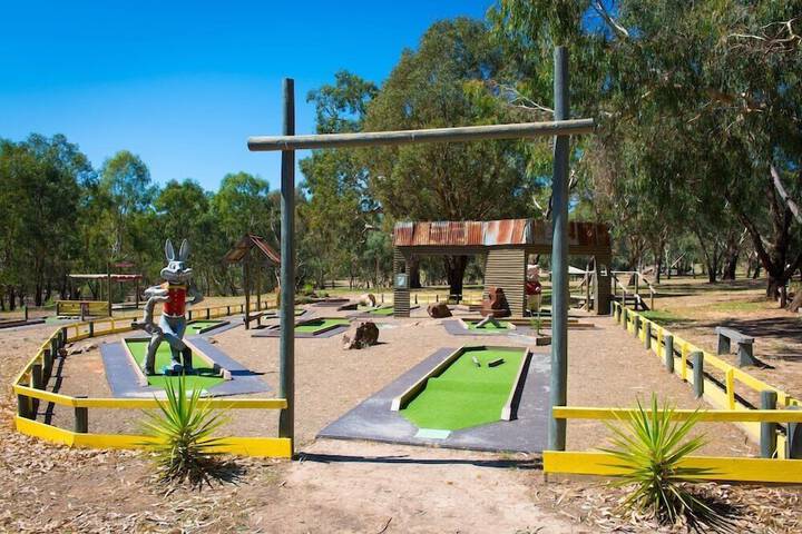 Mini-golf