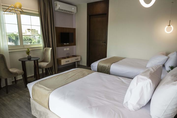 Room 32 of 183