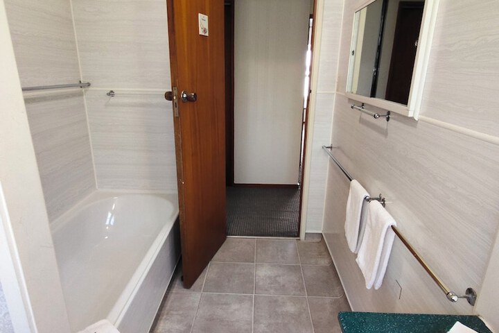 Room 13 of 23