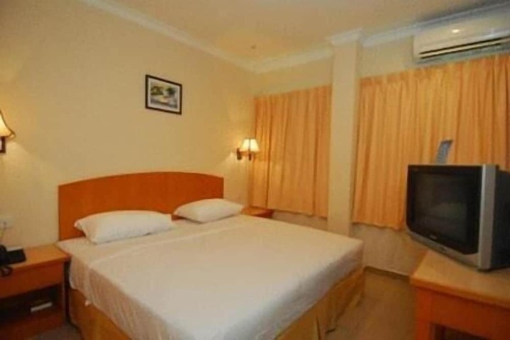 Room 6 of 7